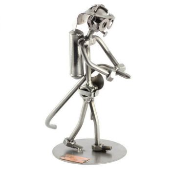 FEUERWEHRMANN MIT SCHLAUCH