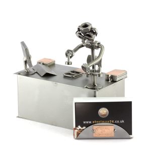 BEAMTER MIT VISITENKARTEN-HALTER